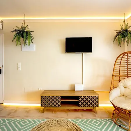 Marina Seaside Apartment *